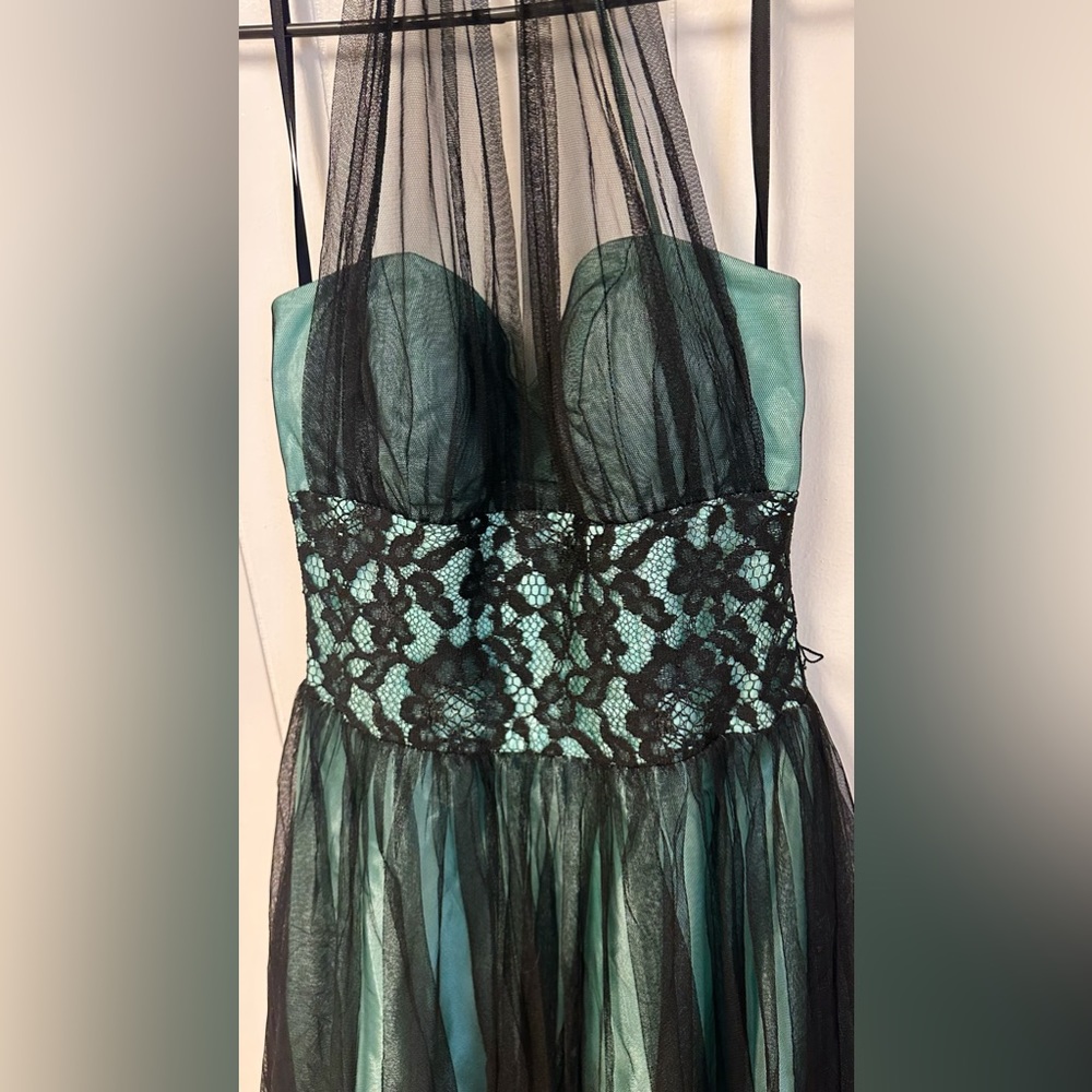Cache Dress - Picture 3 of 7